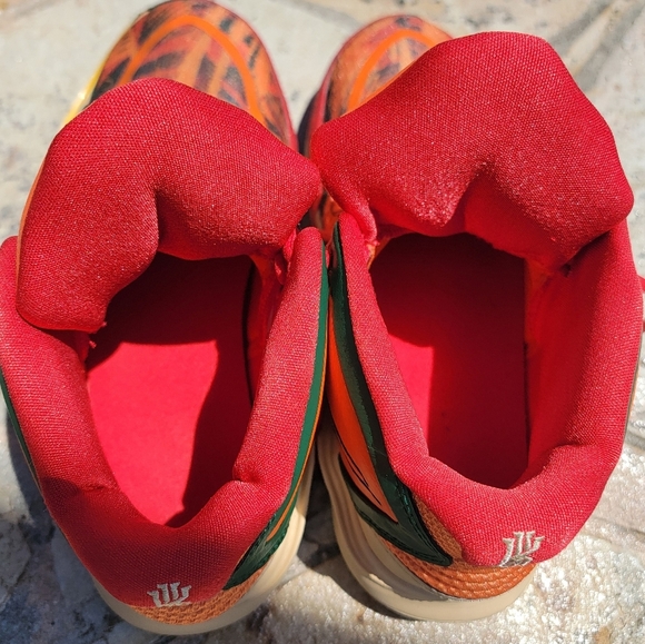 Nike Kyrie Infinity 1 World 1 People Size 6.5Y US Boys Gradeachool Size - Picture 11 of 11